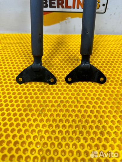 Амортизатор багажника Volkswagen Tiguan CCZ 2012