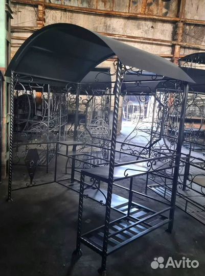 Мангал с крышей