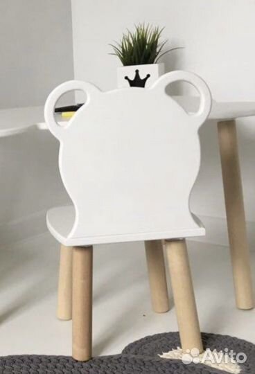 Комплект детской мебели: стол, стул. полка
