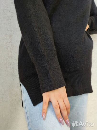Свитер шерстяной женский