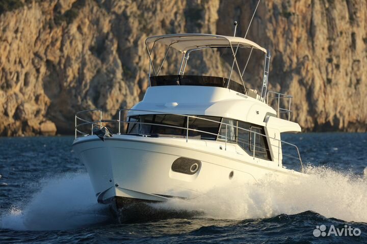 Моторная яхта Beneteau Swift Trawler 35