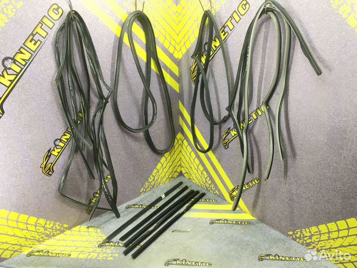 Молдинг Уплотнитель Mitsubishi Pajero Паджеро 4