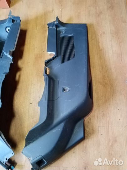 Обшивка багажника Субару трибека 08г левая