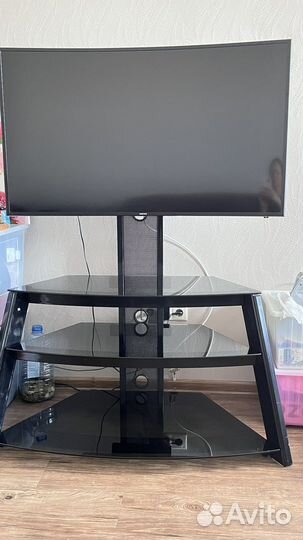 Стеклянная тумба под телевизор