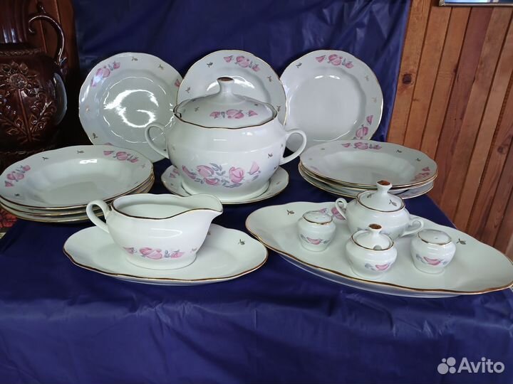 Набор столовой посуды СССР, зарезервировано