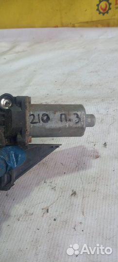 Моторчик стеклоподъемника передний правый