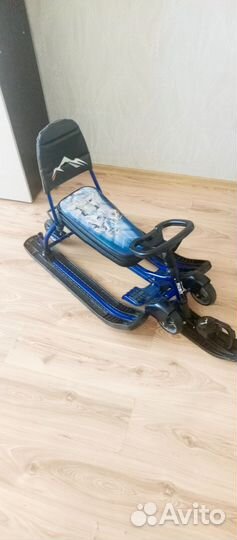 Детский снегокат с ручкой и колесами