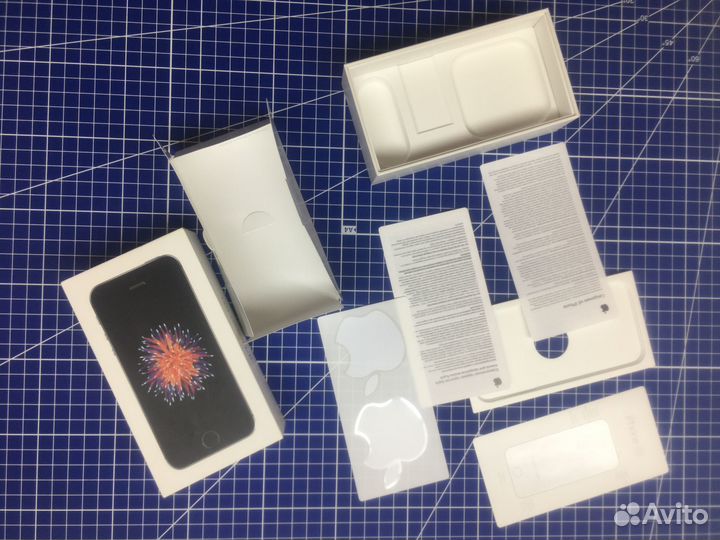 Коробка от iPhone se 2016