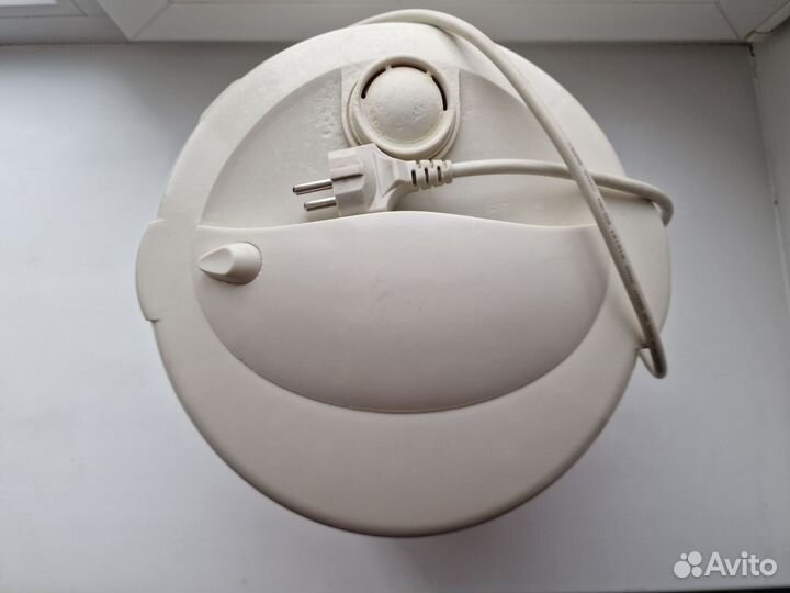 Мультиварка Scarlett чаши нет,не работает