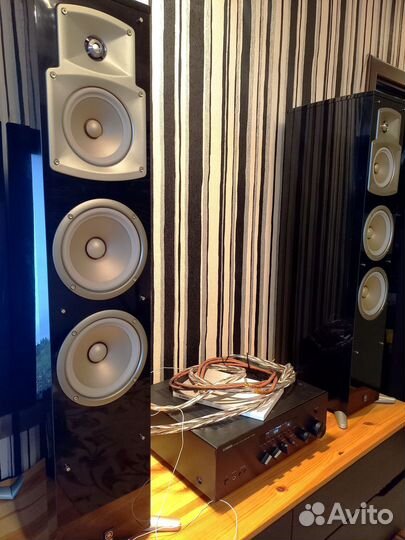 HiFi интегральный усилитель Yamaha R-S300 кабелями