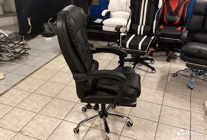 Офисное кресло руководителя