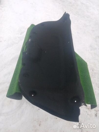 Обшивка крышки багажника Ford Focus 2012