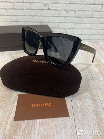 Солнцезащитные очки Tom Ford