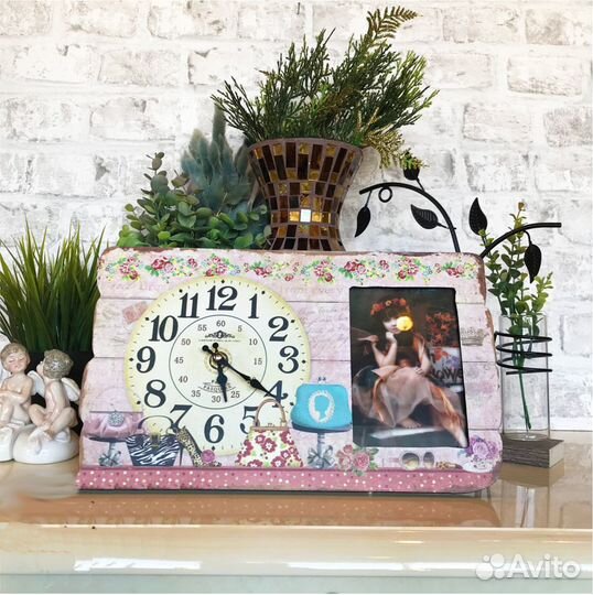 Часы настольные, подарок на 8 марта