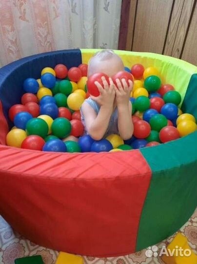 Сухой бассейн с шариками