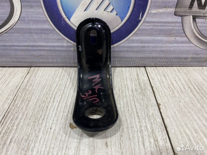 Кронштейн geely MK Лев, Прав