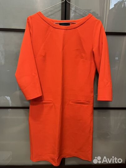 Платье футляр красное и темно-синий пиджак