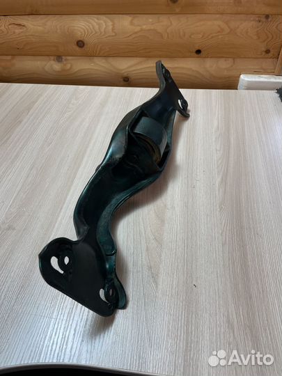 Траверса (поперечина) крепления кпп ваз-2121 Нива