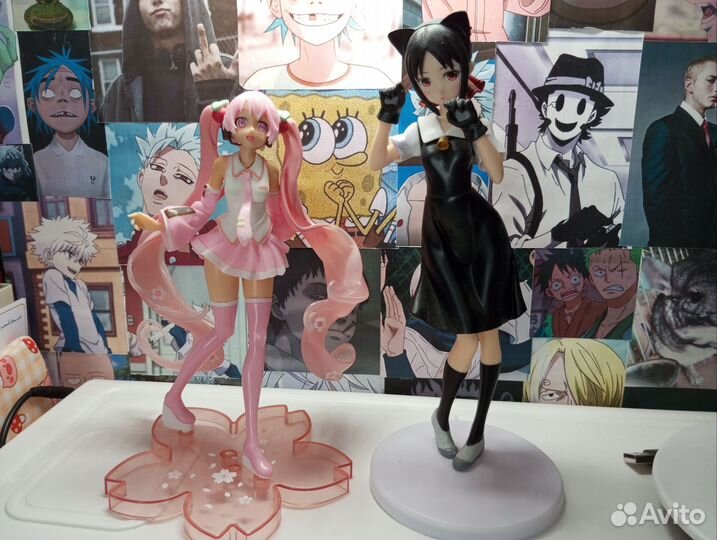Много аниме вещей