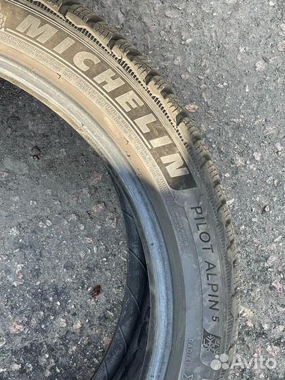 Michelin Alpin 5 245/40 R19 и 275/35 R19 98V