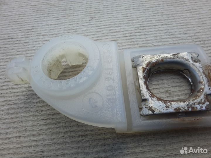 Крепление левой фары Audi A6 C5