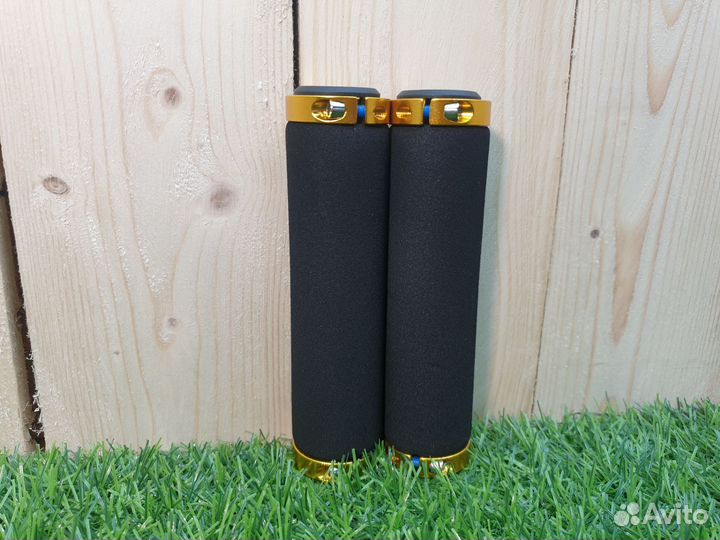 Грипсы пенки на фиксаторе (золотые)