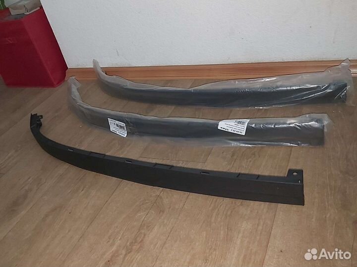 Губа юбка бампера правая новая Opel Astra h