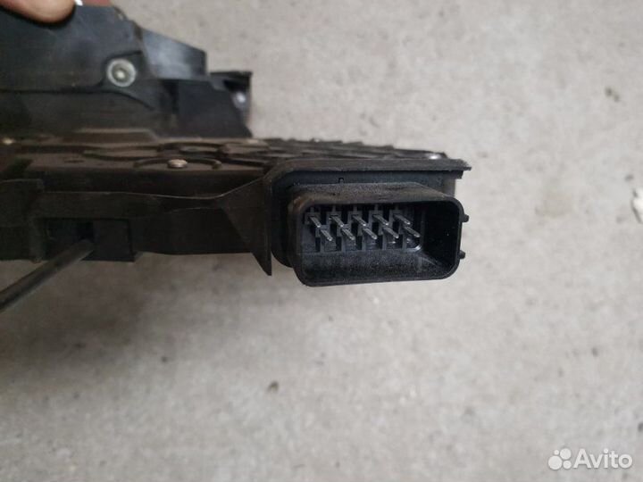 Замок боковой двери задний левый Mazda 3