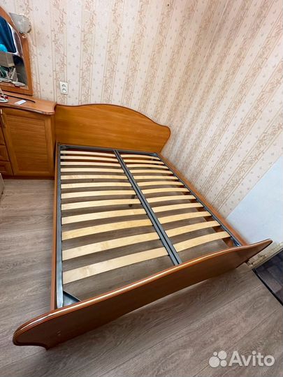 Кровать двухспальная с матрасом бу