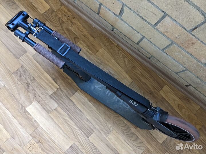 Продам самокат Shulz 200