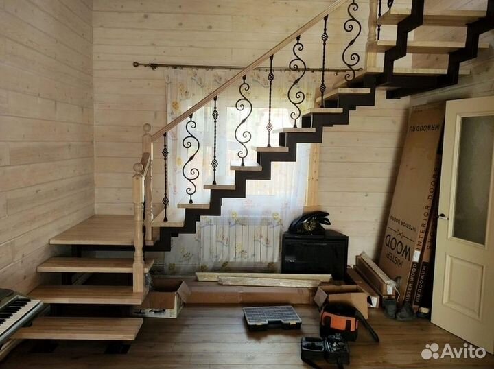 Лестница на металлическом каркасе