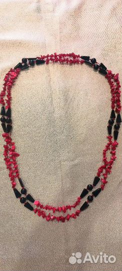 Бусы из природного коралла и чёрного агата 