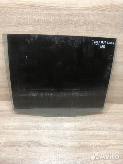 Стекло двери задней левой Фольксваген Тоуран