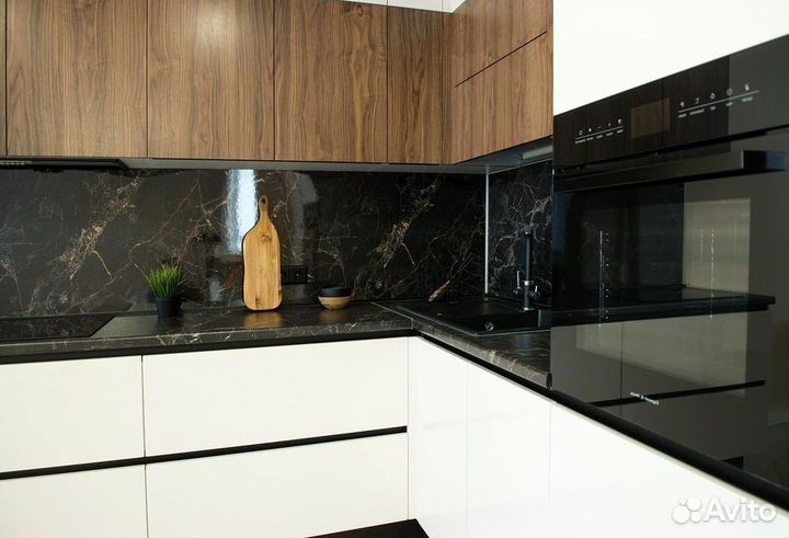 Кухня угловая на заказ.мдф фасады