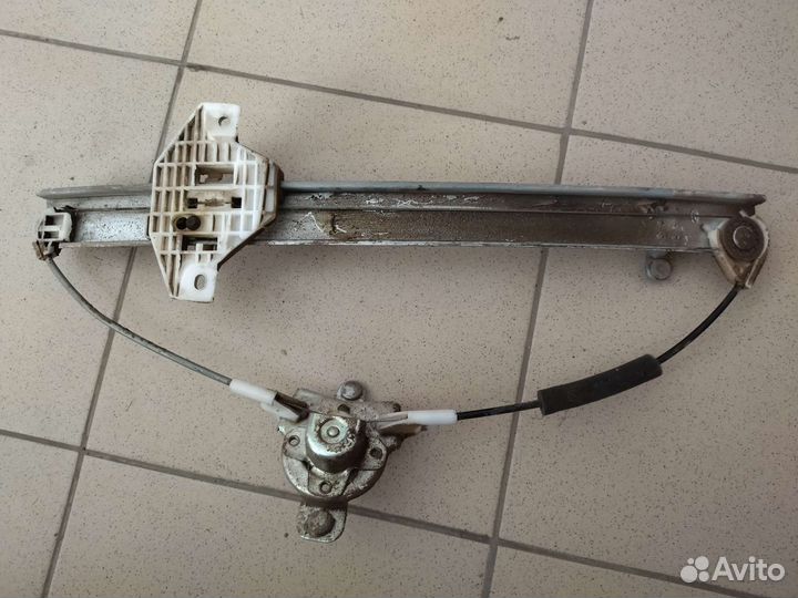 Ручной стеклоподъемник задний правый Accent