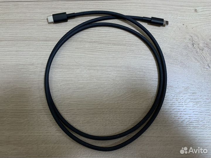 Кабель Apple USB-C to Lightning от Mac Pro