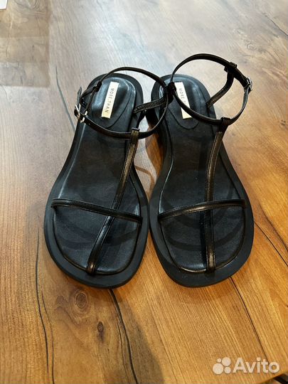 Босоножки 39