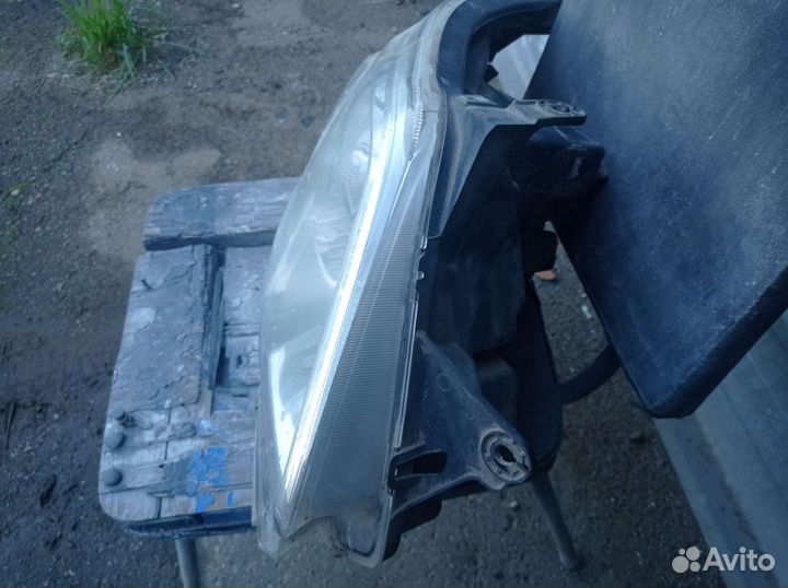 Продам переднюю правую фару на Chevrolet Cobalt