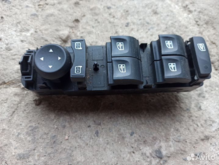 Блок управления подъемниками Renault Fluence