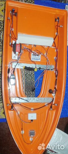 Прикормочный кораблик с gps