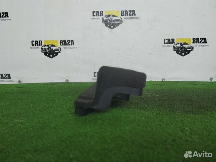 Обшивка багажника правая Audi A4