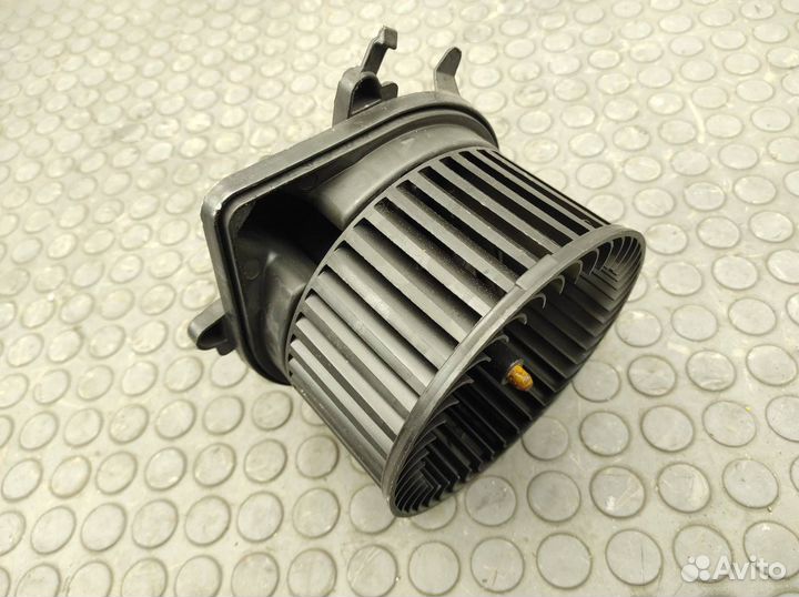 Моторчик отопителя Mini Paceman R61 N16B16A 1.6