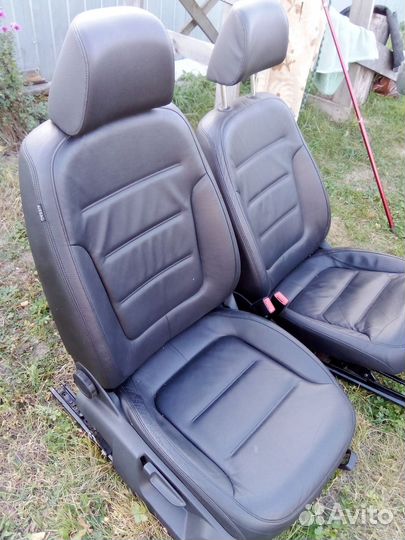 Передние кожаные сидения Tuareg рейсталинг