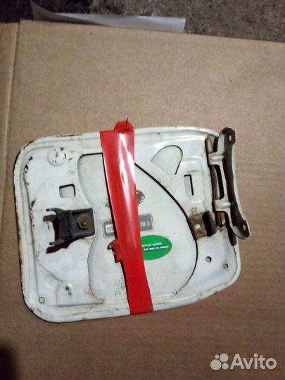 Лючок бензобака Toyota Corolla 100