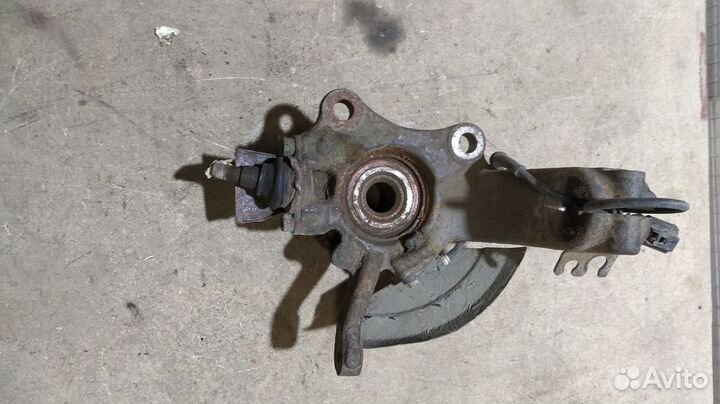 Кулак передний правый Volkswagen Sharan