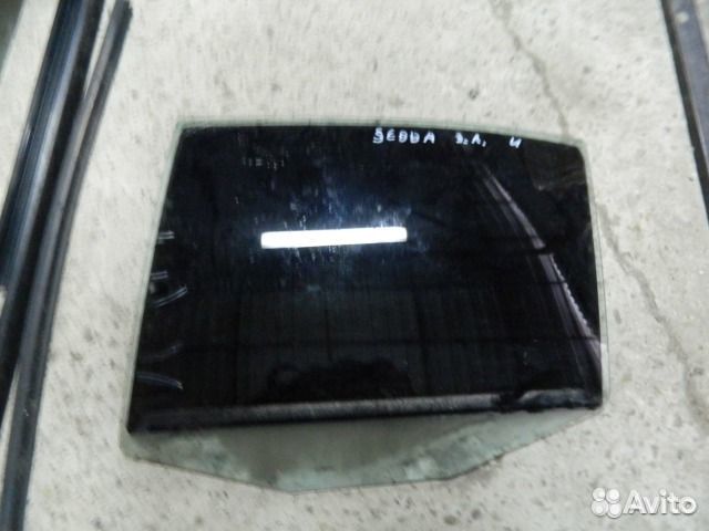 Стекло боковое Skoda Octavia