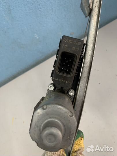 Astra H стеклоподъемник задний левый