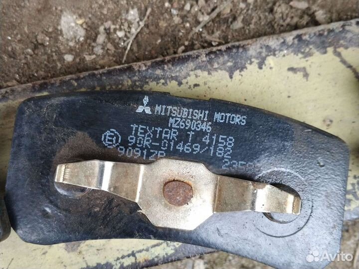 Тормозные колодки MZ690346