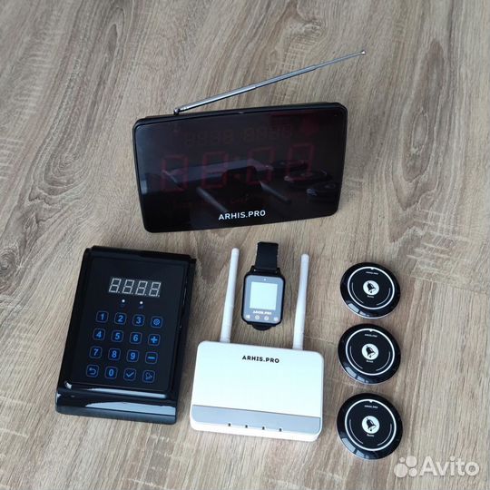 Кнопка вызова официанта в комллекте с часами табло