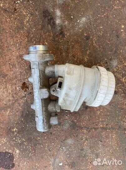 Главный тормозной цилиндр Pajero Sport 2 L200 08-1